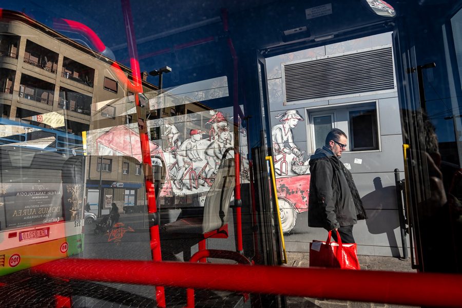 web-BUSGLASS-03-7957